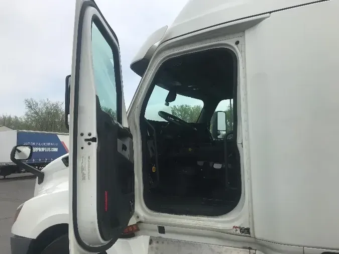 2018 Freightliner T12664ST