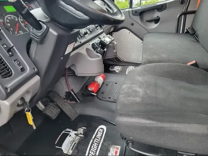 2019 FREIGHTLINER/MERCEDES M2 106