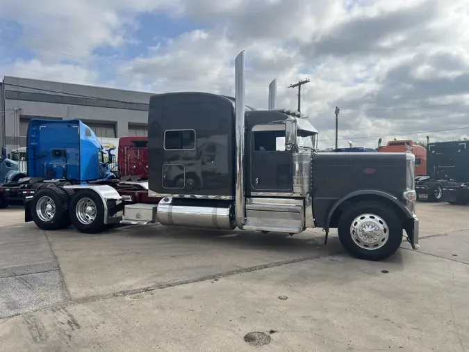 2021 Peterbilt 389