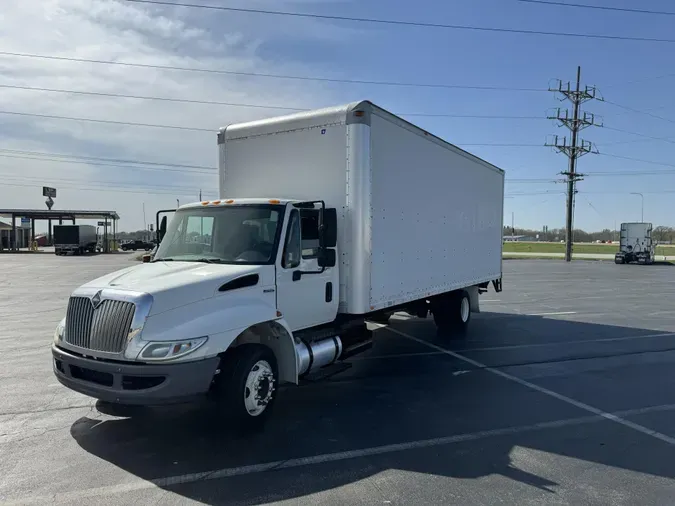 2009 International 4300 LP