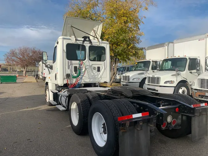 2016 FREIGHTLINER/MERCEDES CASCADIA 125