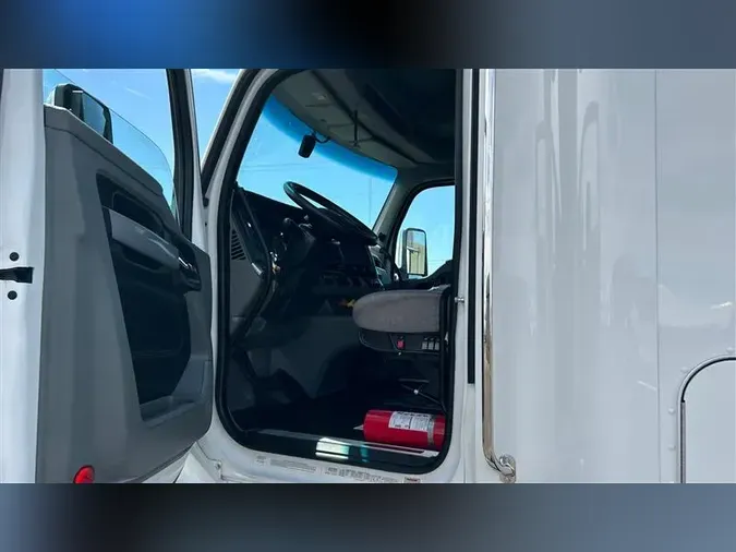 2022 KENWORTH T880