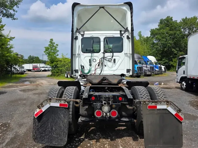 2019 FREIGHTLINER NEW CASCADIA 126