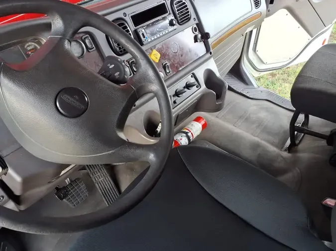 2015 FREIGHTLINER/MERCEDES M2 106