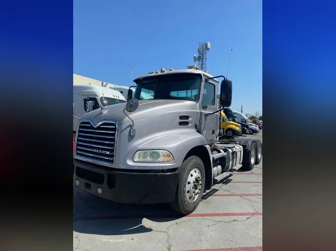 2017 MACK TRUCKS, INC. CXU600