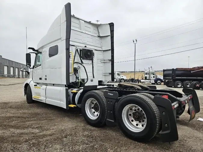 2021 VOLVO VNL64T740