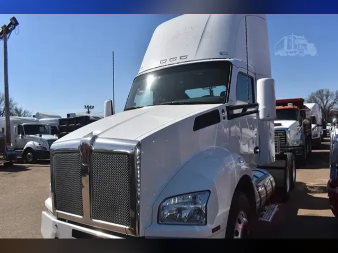 2019 KENWORTH T880