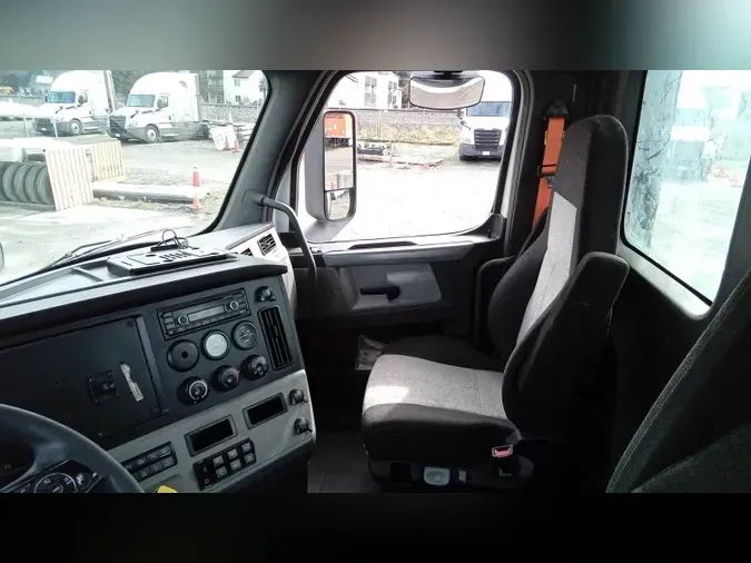 2020 Freightliner Cascadia 126