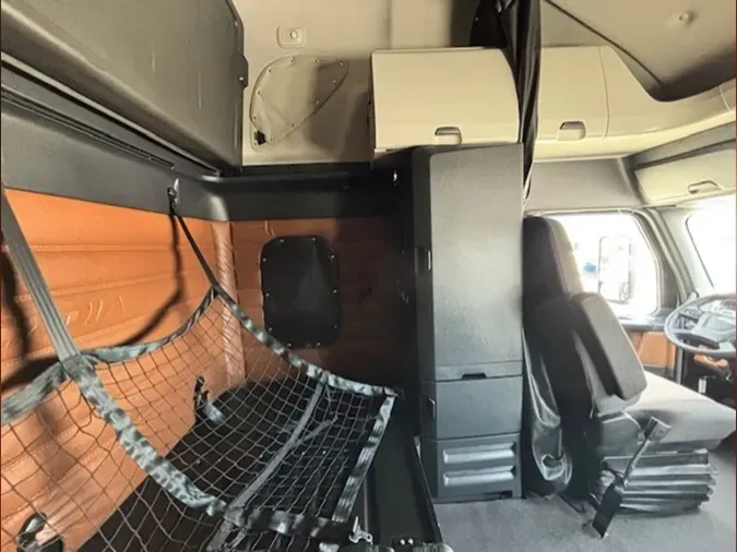 2023 Freightliner Cascadia 126