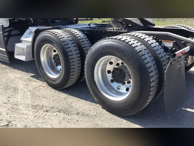 2021 Freightliner Cascadia 126