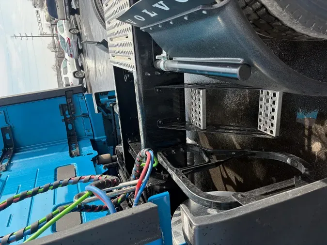 2027 VOLVO TRUCK VNL64TV04