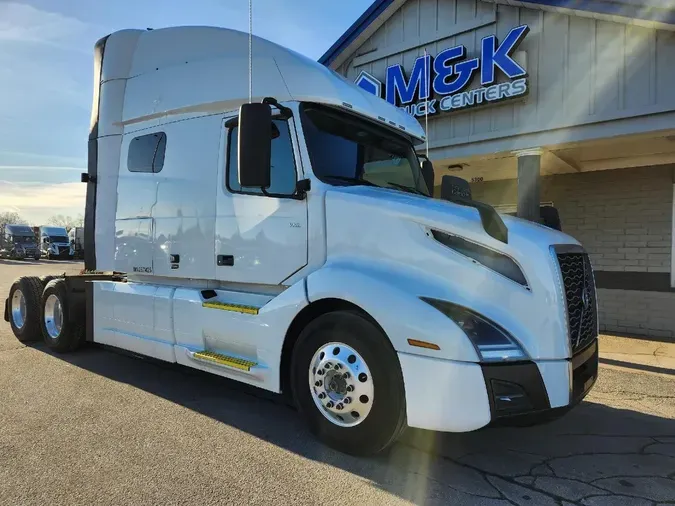 2021 VOLVO VNL64T740