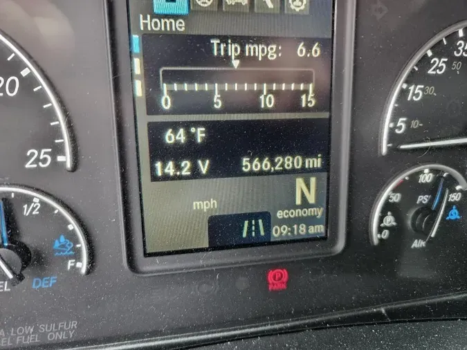 2018 FREIGHTLINER Cascadia 126