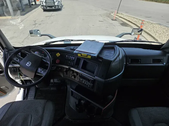 2020 VOLVO VNL64T760