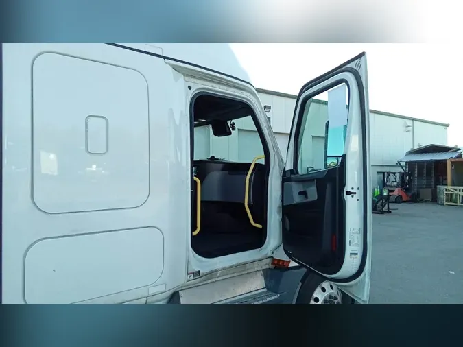 2022 Freightliner Cascadia 126