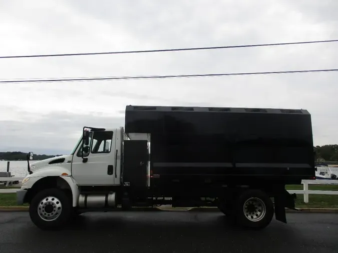 2017 INTERNATIONAL 4300