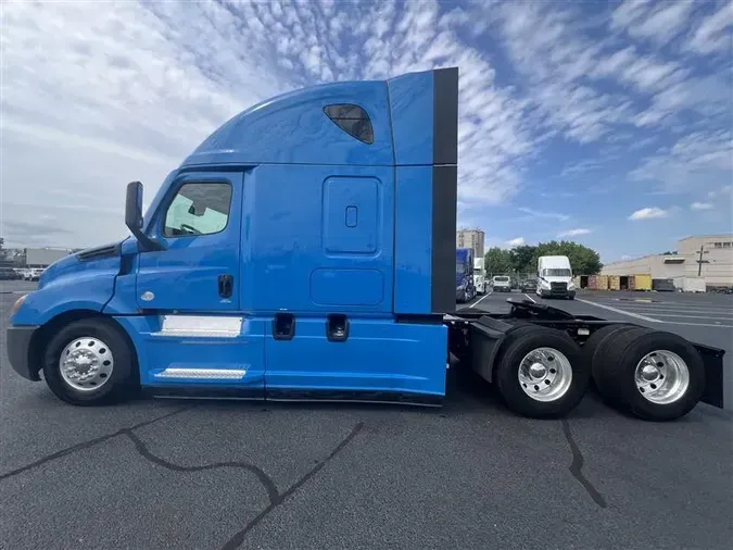 2021 FREIGHTLINER CA126