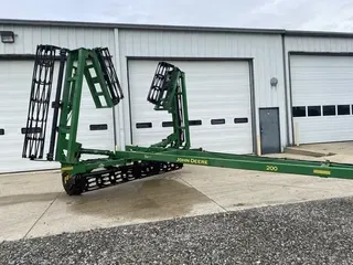 2012 John Deere 200
