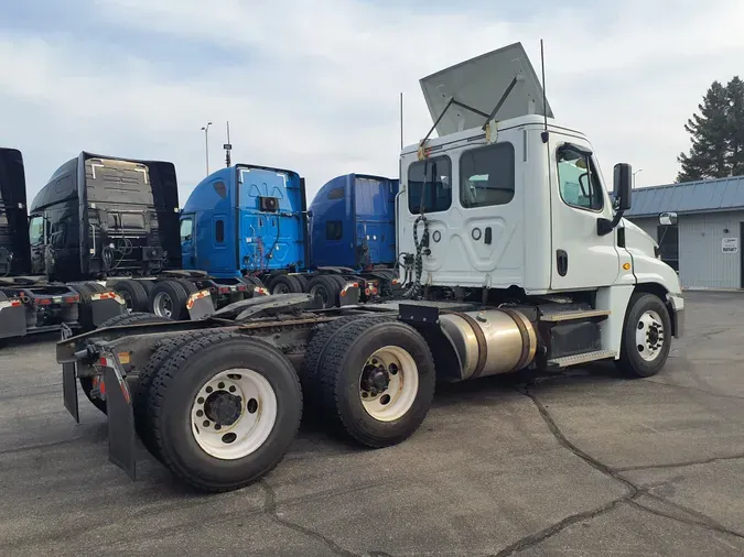 2018 FREIGHTLINER/MERCEDES CASCADIA 125