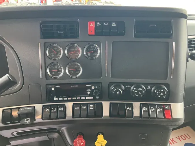 2023 Kenworth W990