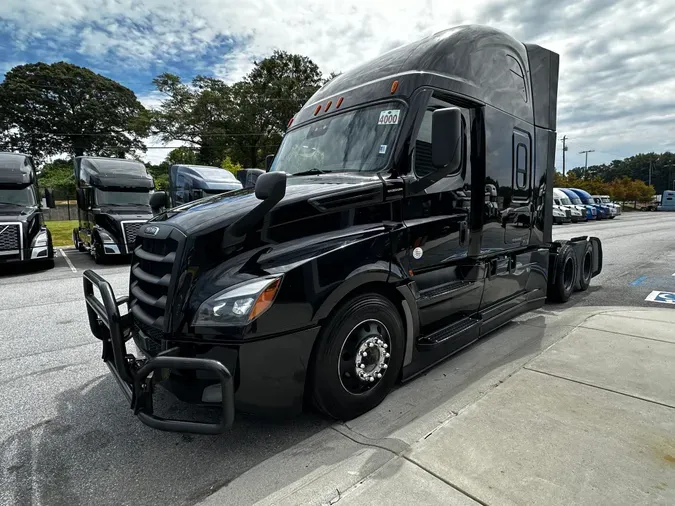 2021 Freightliner Cascadia 126