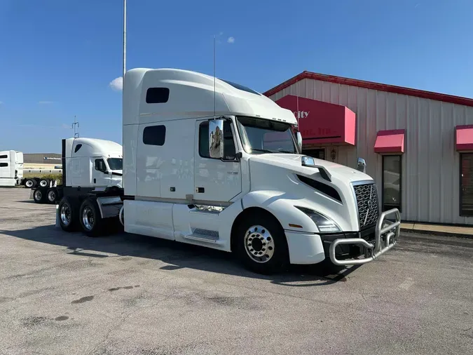 2020 VOLVO VNL64T760