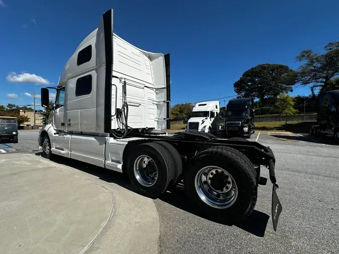 2022 Volvo VNL64T860