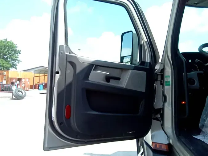2022 Freightliner Cascadia 126