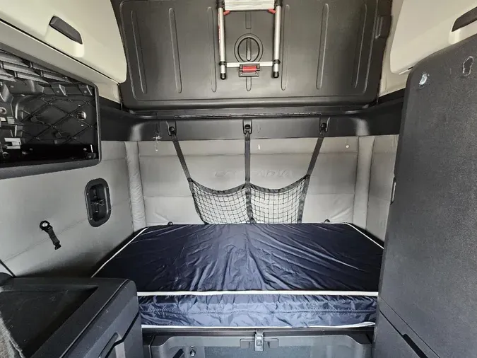 2021 FREIGHTLINER Cascadia 126