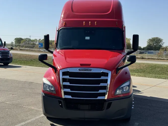 2020 FREIGHTLINER Cascadia 126