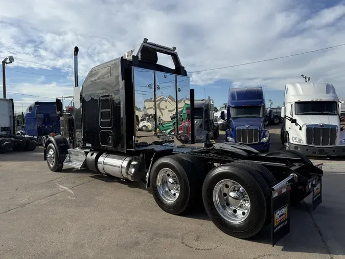 2023 Kenworth W900