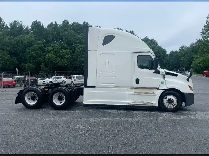 2019 Freightliner T12664ST