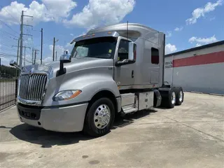 2018 INTERNATIONAL LT