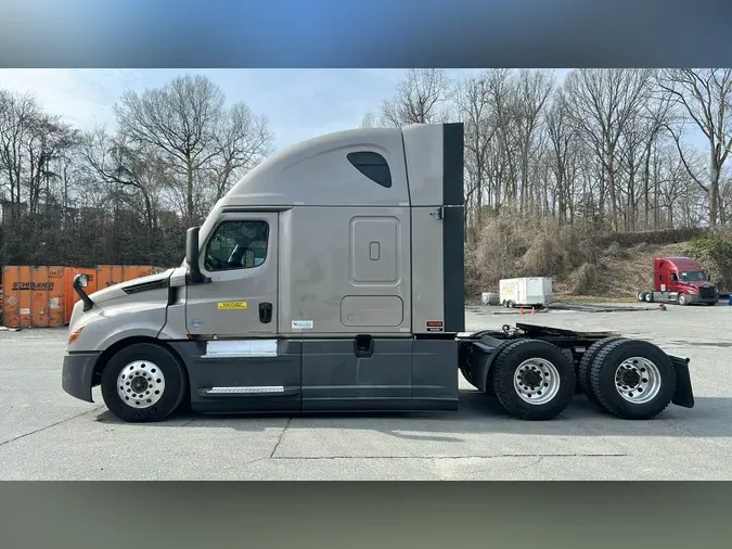 2022 Freightliner Cascadia 126