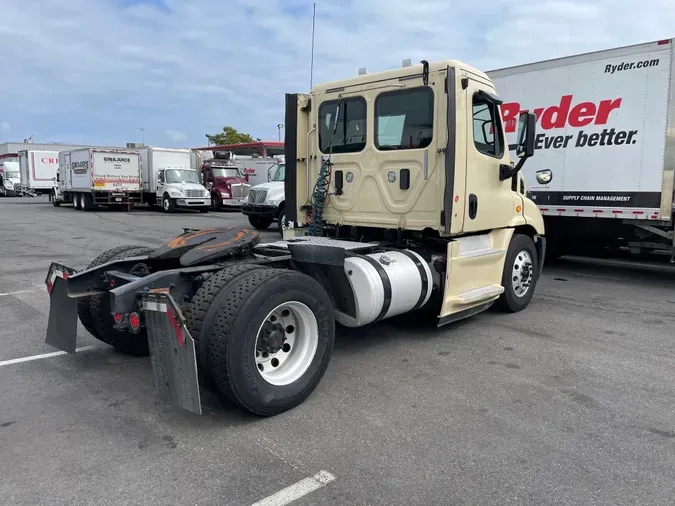 2017 FREIGHTLINER/MERCEDES CASCADIA 113