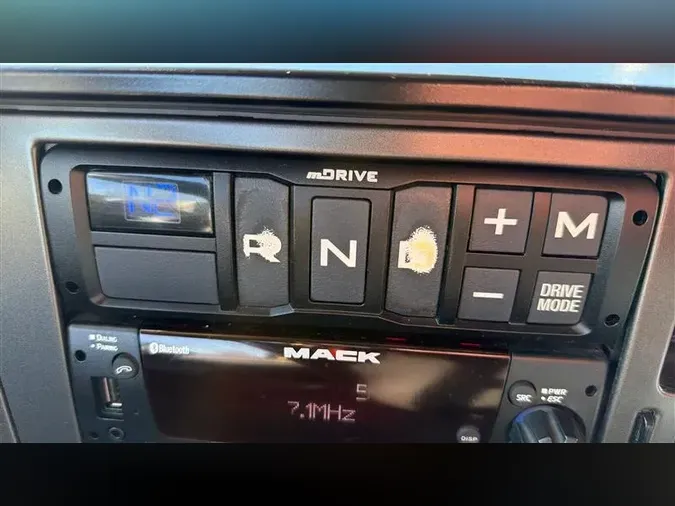 2022 MACK AN64T