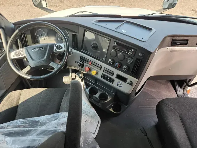 2020 FREIGHTLINER CASCADIA CA126