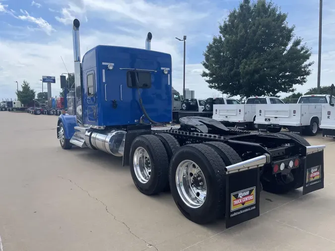 2022 Kenworth W900
