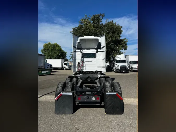 2018 VOLVO VNL64T-300