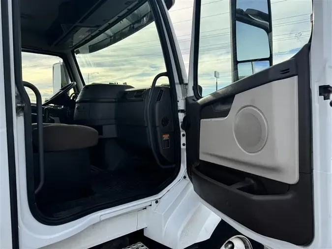 2012 VOLVO VNL300