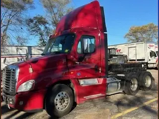 2013 FREIGHTLINER/MERCEDES CASCADIA 125