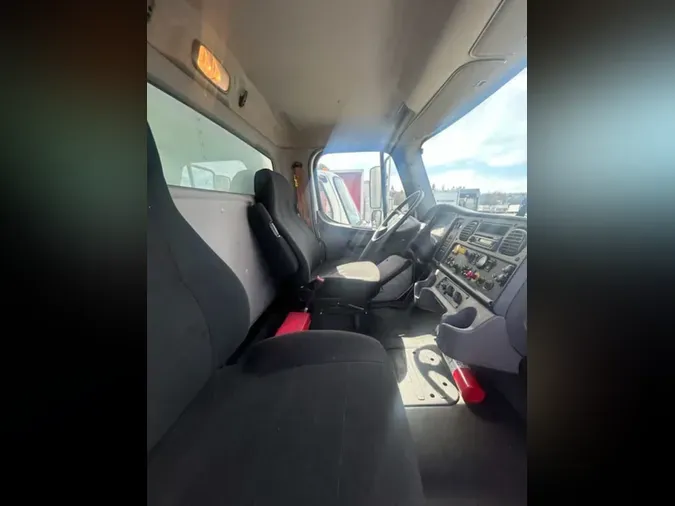 2017 FREIGHTLINER/MERCEDES M2 106