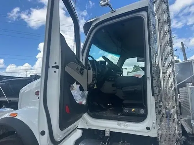 2025 PETERBILT 567