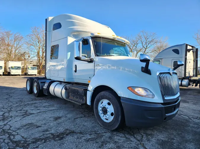 2019 NAVISTAR INTERNATIONAL LT625 SLPR CAB