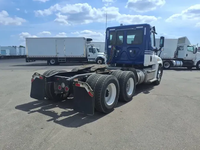 2020 FREIGHTLINER/MERCEDES CASCADIA 125