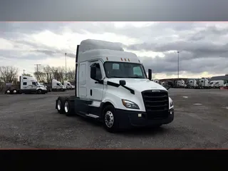 2021 Freightliner Cascadia 126