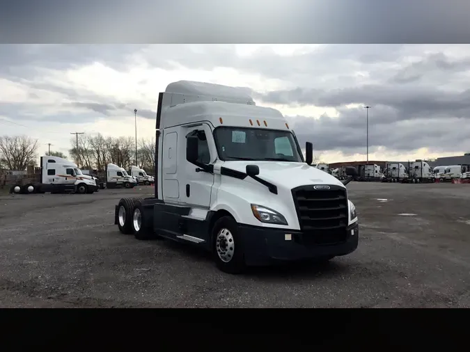 2021 Freightliner Cascadia 1264760ae0beb451a71d570206452f1f1a4