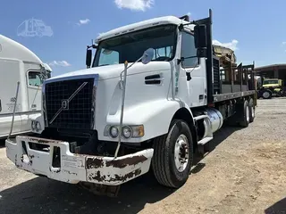 2012 VOLVO VHD64B200