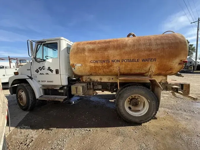 2000 FREIGHTLINER FL70476502858f825a2c246ab98f8231eb1f