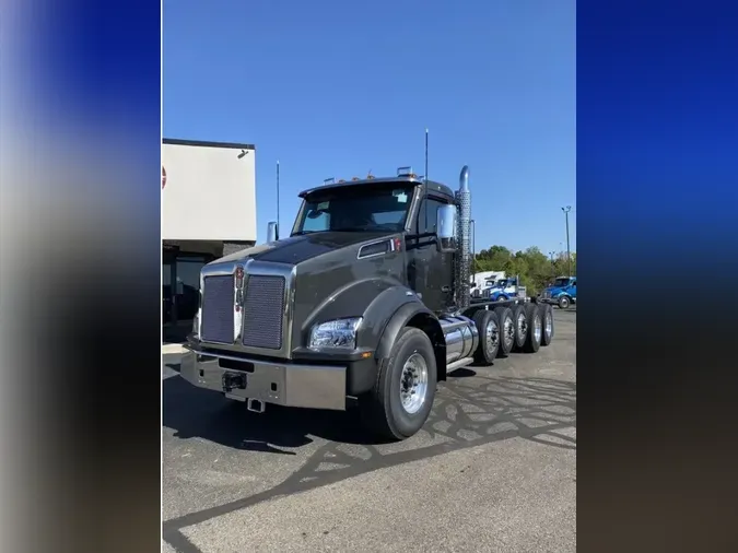 2025 Kenworth T880